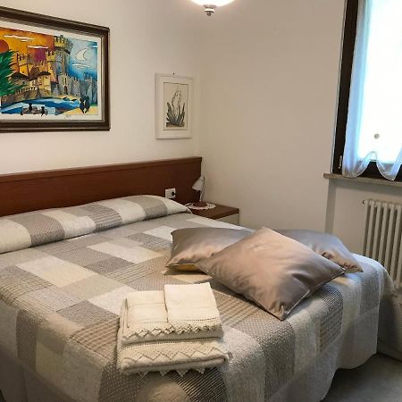 Casa Mary Due - Trilocale Con Giardino Privato A Due Passi Dal Lago Sirmione Extérieur photo