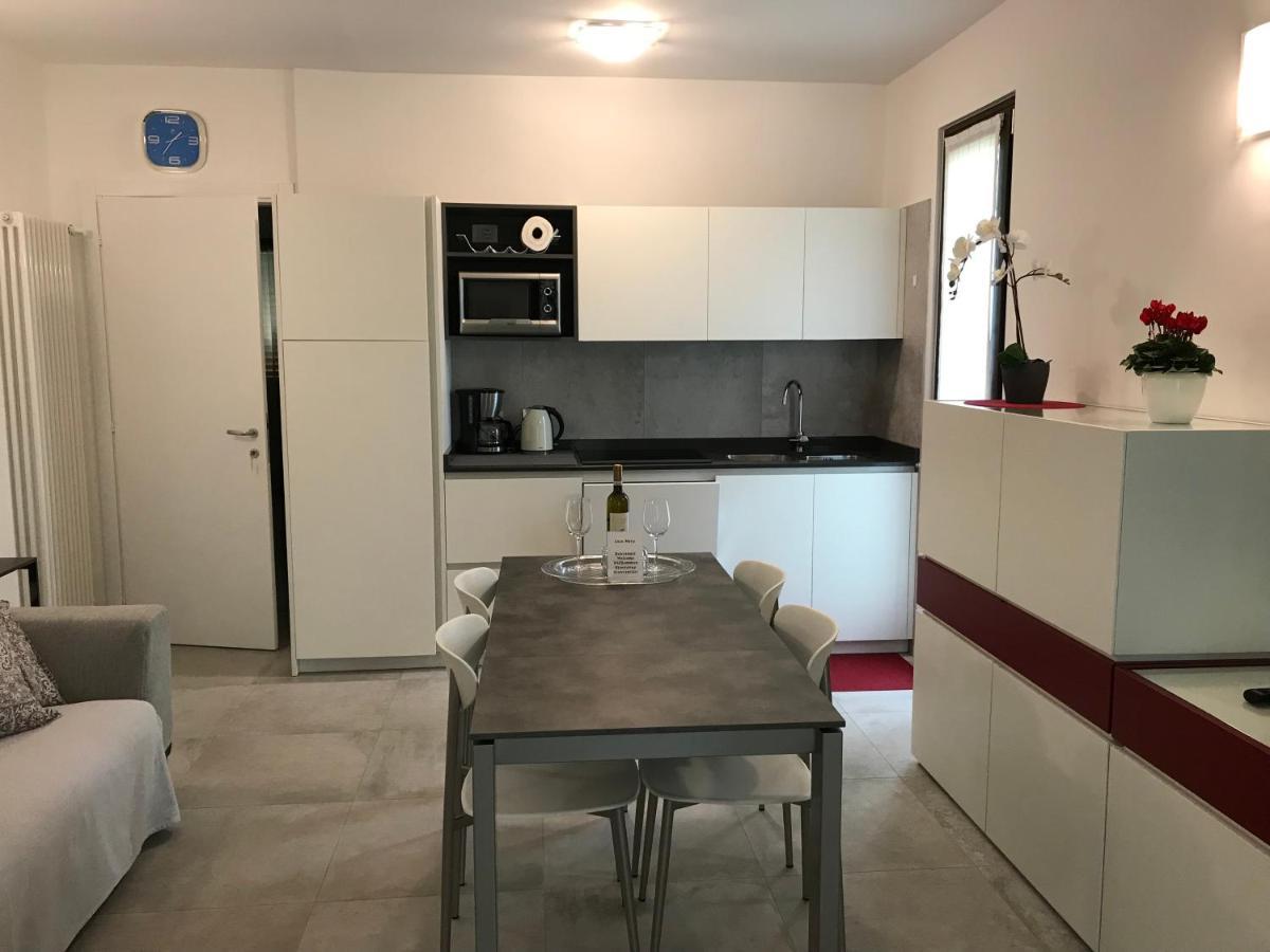 Casa Mary Due - Trilocale Con Giardino Privato A Due Passi Dal Lago Sirmione Extérieur photo