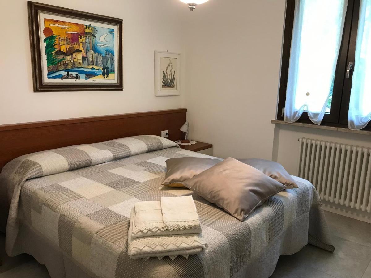 Casa Mary Due - Trilocale Con Giardino Privato A Due Passi Dal Lago Sirmione Extérieur photo