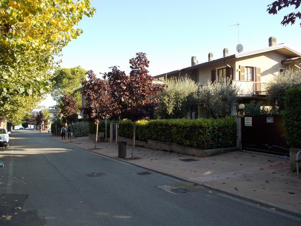 Casa Mary Due - Trilocale Con Giardino Privato A Due Passi Dal Lago Sirmione Extérieur photo