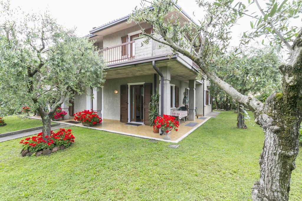 Casa Mary Due - Trilocale Con Giardino Privato A Due Passi Dal Lago Sirmione Extérieur photo