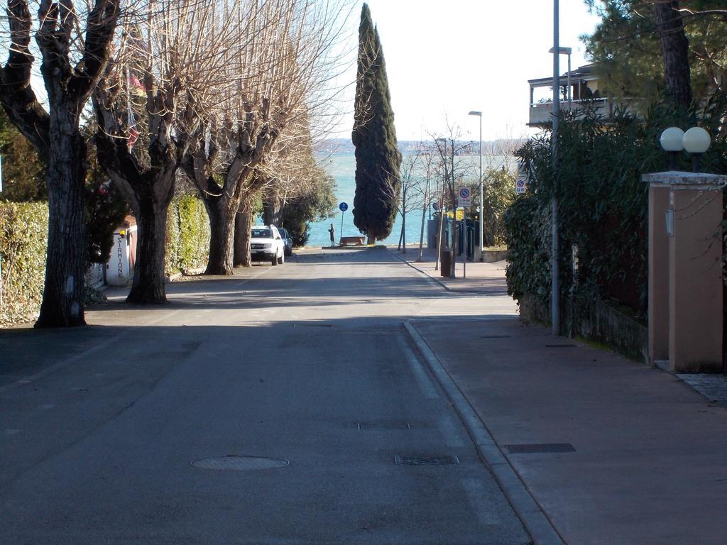 Casa Mary Due - Trilocale Con Giardino Privato A Due Passi Dal Lago Sirmione Extérieur photo