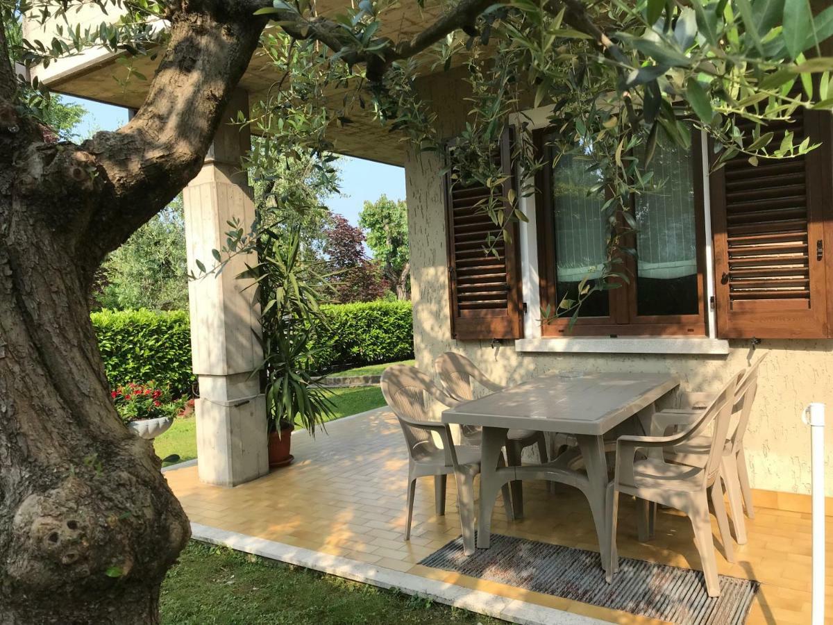 Casa Mary Due - Trilocale Con Giardino Privato A Due Passi Dal Lago Sirmione Extérieur photo