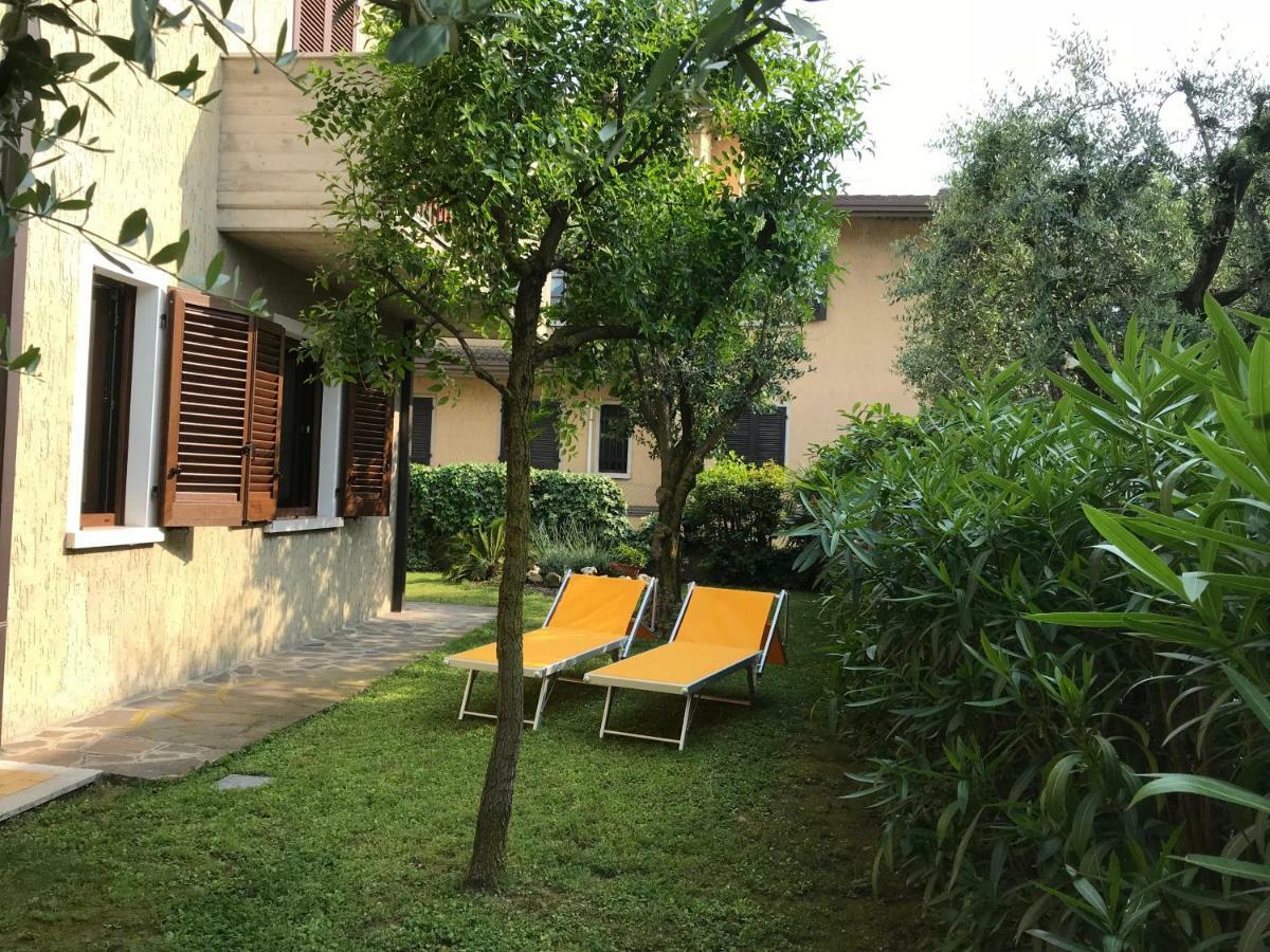 Casa Mary Due - Trilocale Con Giardino Privato A Due Passi Dal Lago Sirmione Extérieur photo