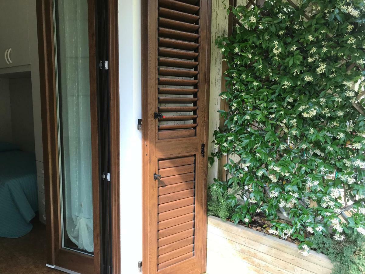 Casa Mary Due - Trilocale Con Giardino Privato A Due Passi Dal Lago Sirmione Extérieur photo