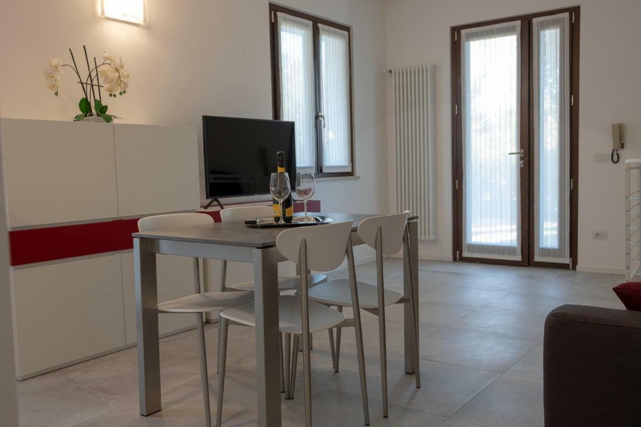 Casa Mary Due - Trilocale Con Giardino Privato A Due Passi Dal Lago Sirmione Extérieur photo