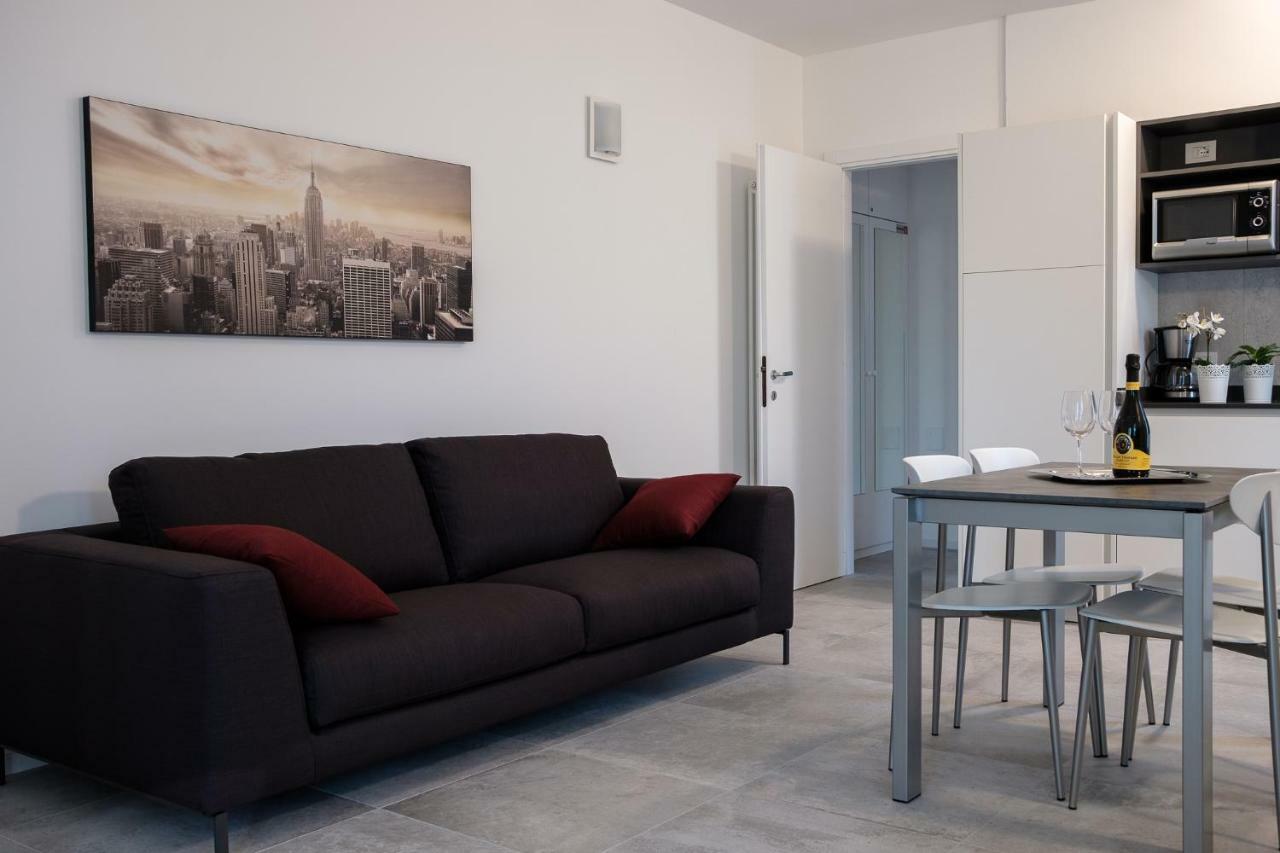 Casa Mary Due - Trilocale Con Giardino Privato A Due Passi Dal Lago Sirmione Extérieur photo