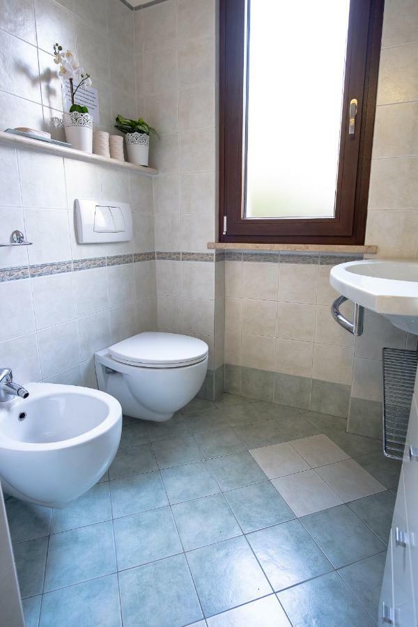Casa Mary Due - Trilocale Con Giardino Privato A Due Passi Dal Lago Sirmione Extérieur photo