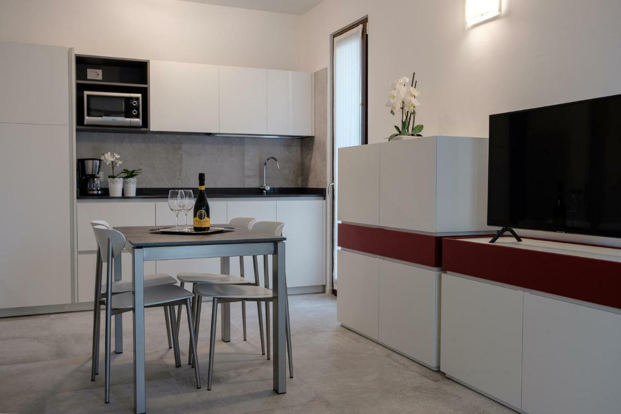 Casa Mary Due - Trilocale Con Giardino Privato A Due Passi Dal Lago Sirmione Extérieur photo