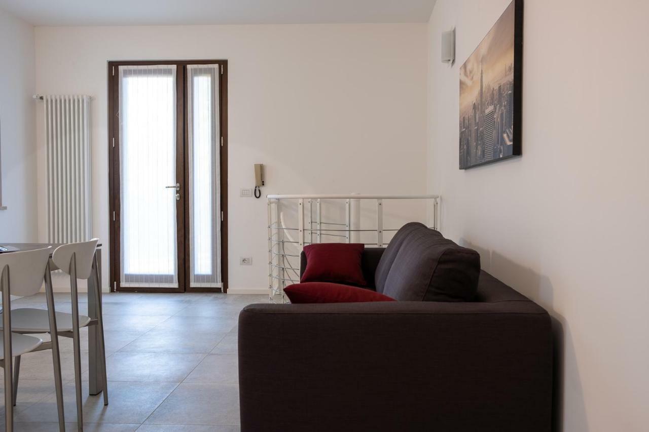 Casa Mary Due - Trilocale Con Giardino Privato A Due Passi Dal Lago Sirmione Extérieur photo