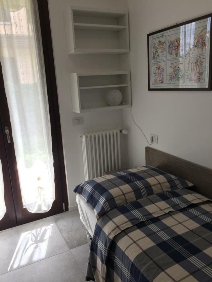 Casa Mary Due - Trilocale Con Giardino Privato A Due Passi Dal Lago Sirmione Extérieur photo